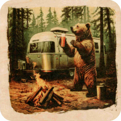 Acht Sperrholz-Untersetzer mit originellen Camping-Motiven im Set